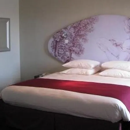 Mercure Bastille Marais 4*